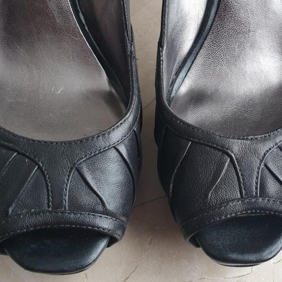 Nine West Black Satin Peep Toe Pumps size 8.5 heel 4" - Picture 6 of 7